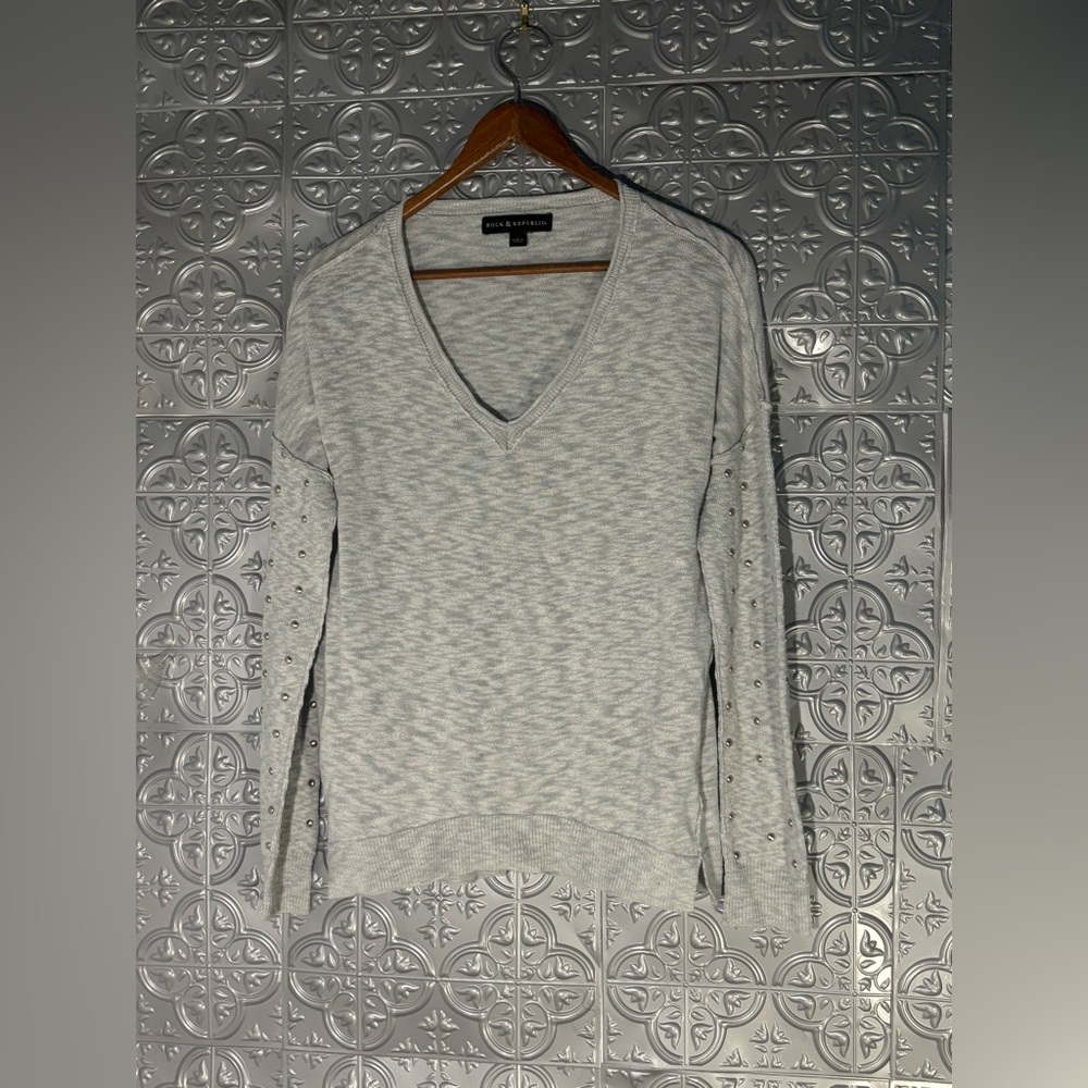 Rock & Republic Knit Grey Embellished Long Sleeve V Neck Sweater Small office